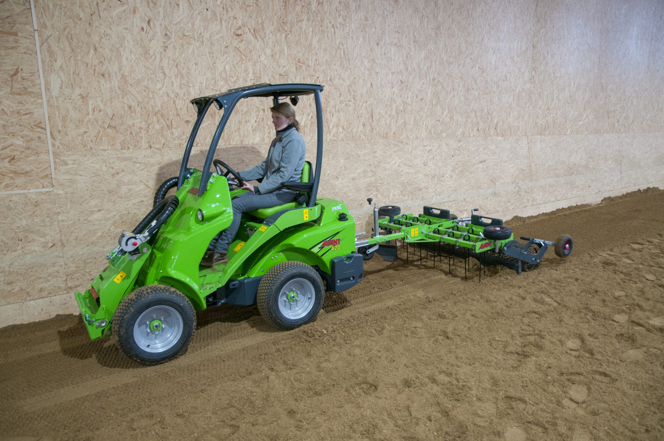 A21646 HORSE ARENA HARROW WORK 11 Avant