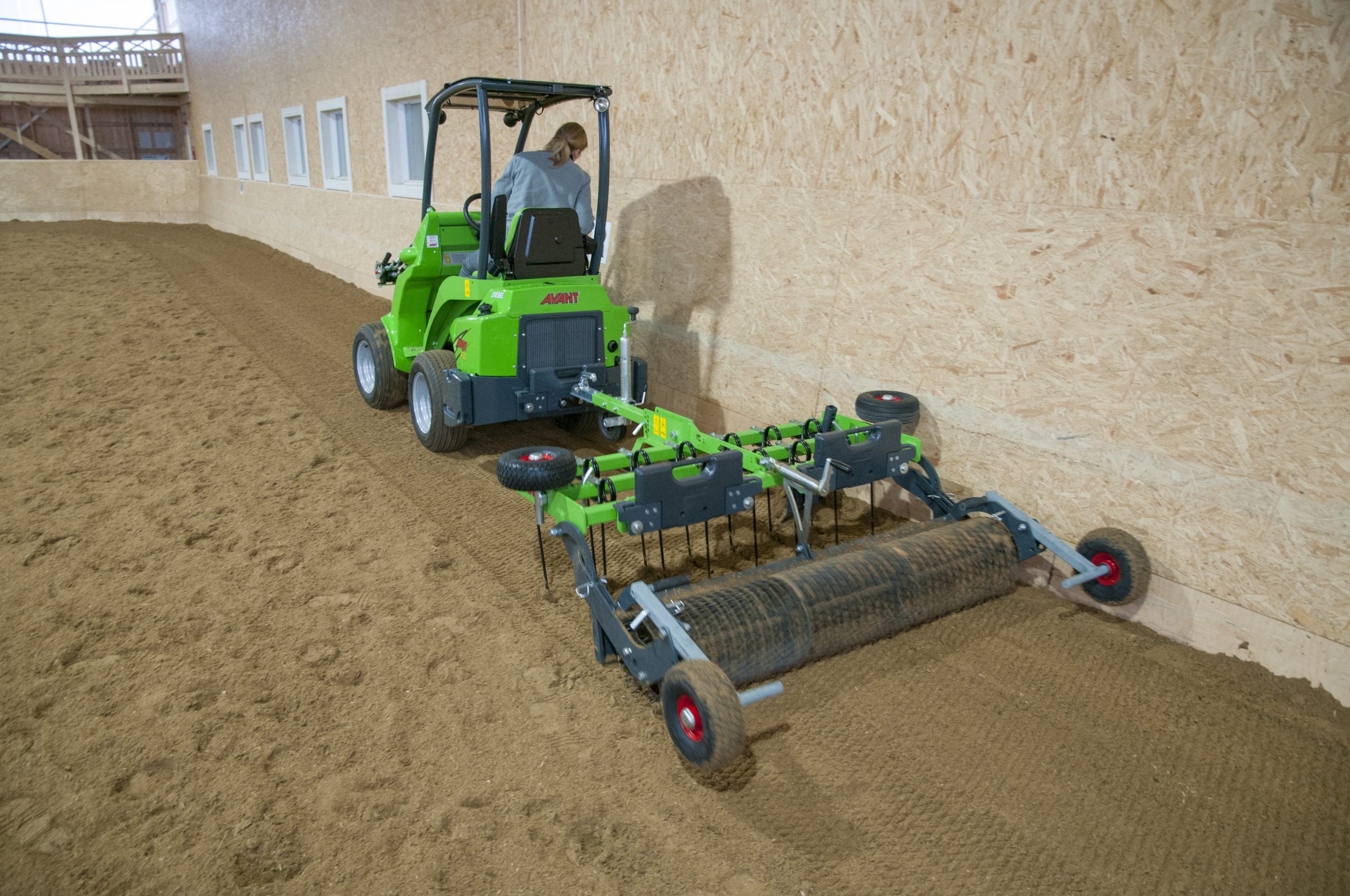 A21646 HORSE ARENA HARROW WORK 2 Avant